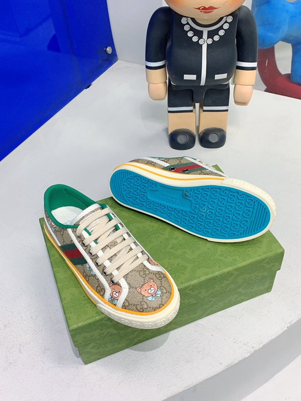 グッチ靴角部分ディテール